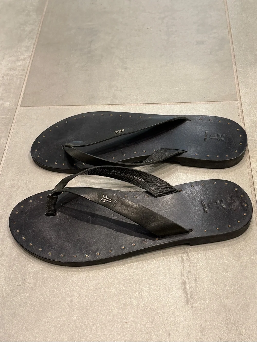 Frye Black Leather Thong Sandals